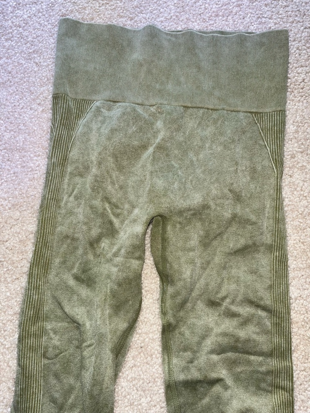 Olive Green Seamless Two-Piece Active Set w/ Scrunch Leggings - Picture 3 of 11